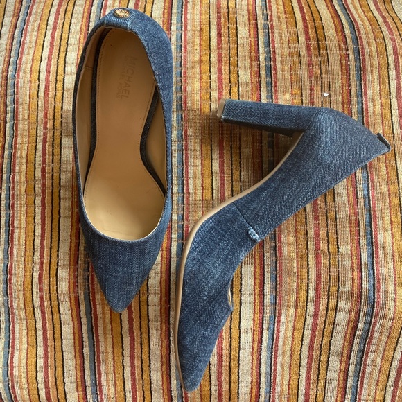 Michael Michael Kors Abbi Flex Pump. - Picture 2 of 11